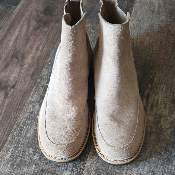 Me Too Women's Tan Suede Chukka Boots - Picture 4 of 8